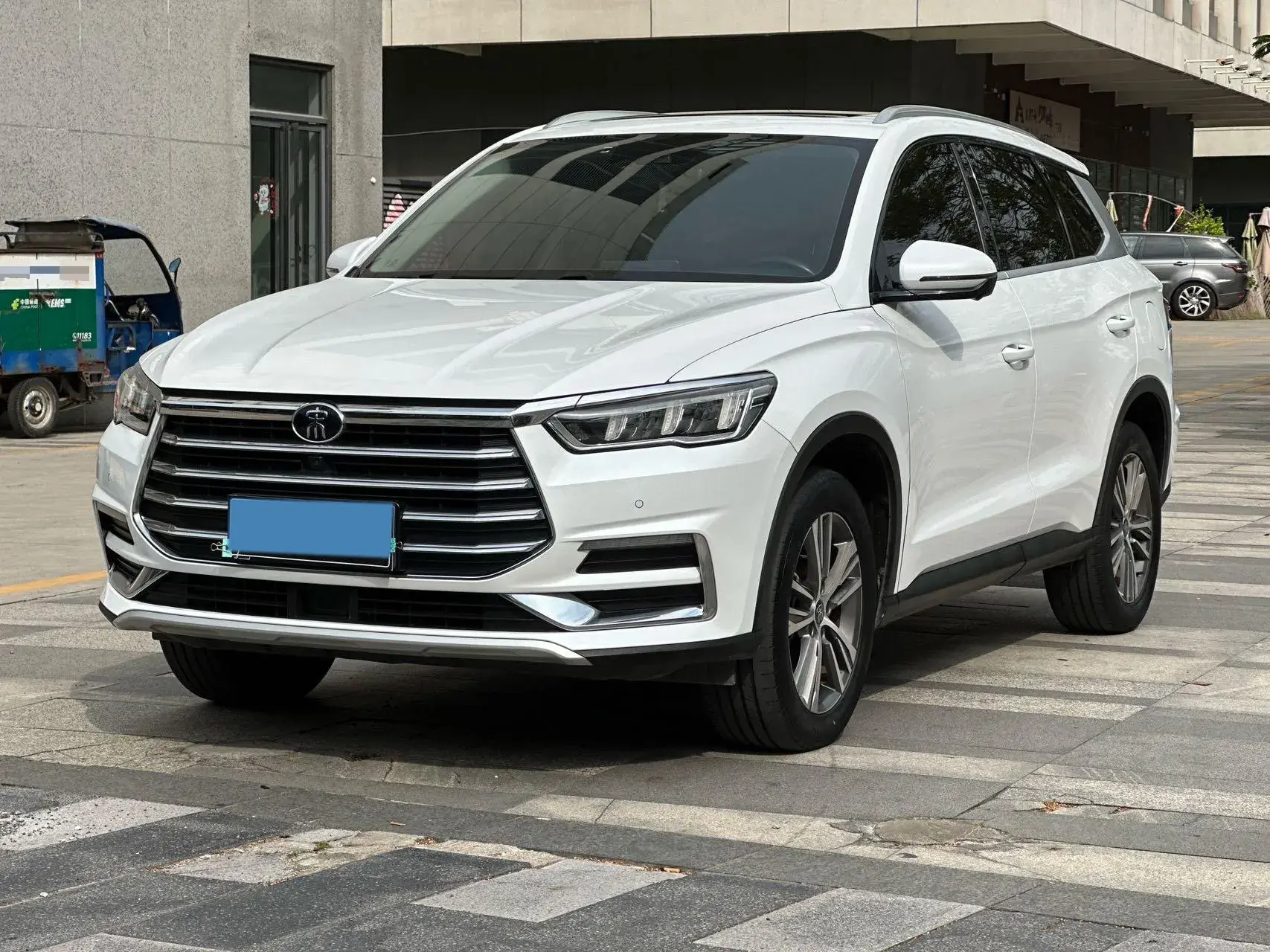 2019 BYD SONG view 1