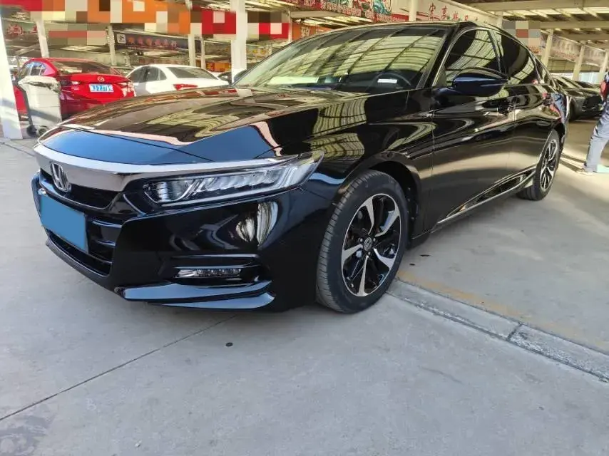 2018 HONDA ACCORD view 1