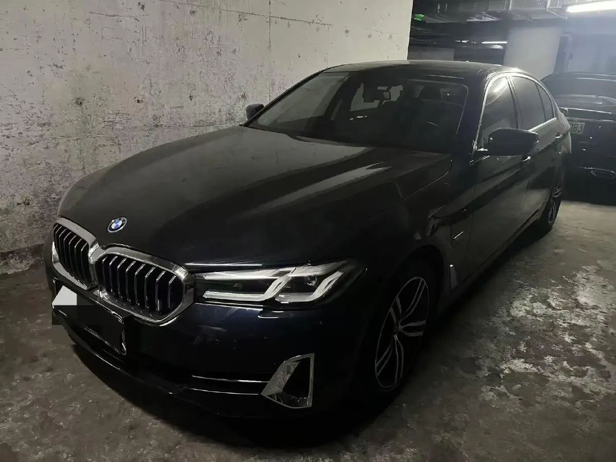 2022 BMW 5 Series 2.0T 184HP L4 8AT PHEV 17.7KWH