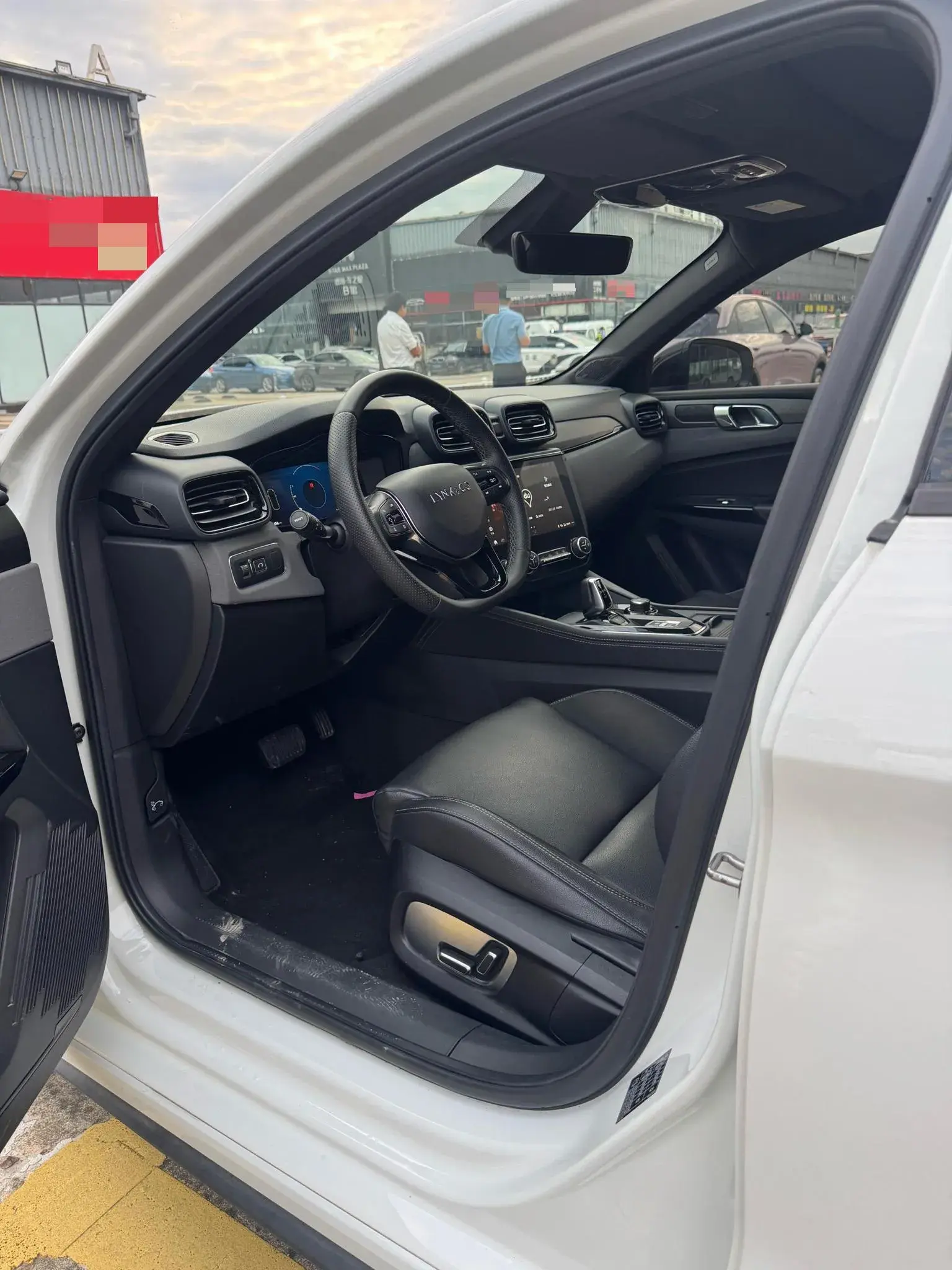 2019 LYNK&CO 03 thumbnail 4