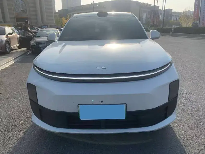 2024 LI L6 thumbnail 2