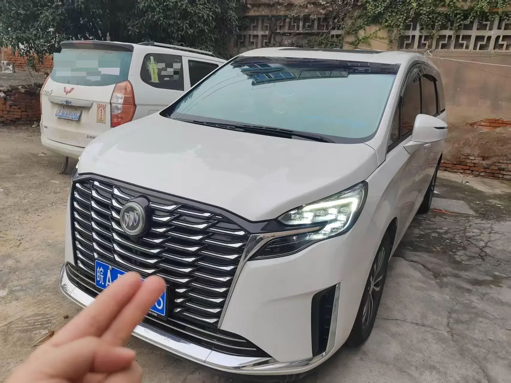 2022 BUICK GL8 view 1