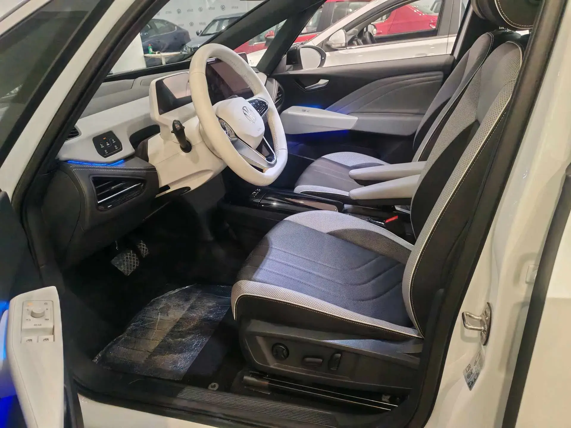 2025 VOLKSWAGEN ID.3 thumbnail 2