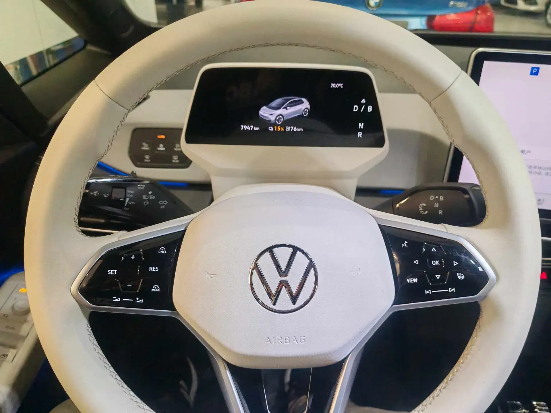 2025 VOLKSWAGEN ID.3 thumbnail 4