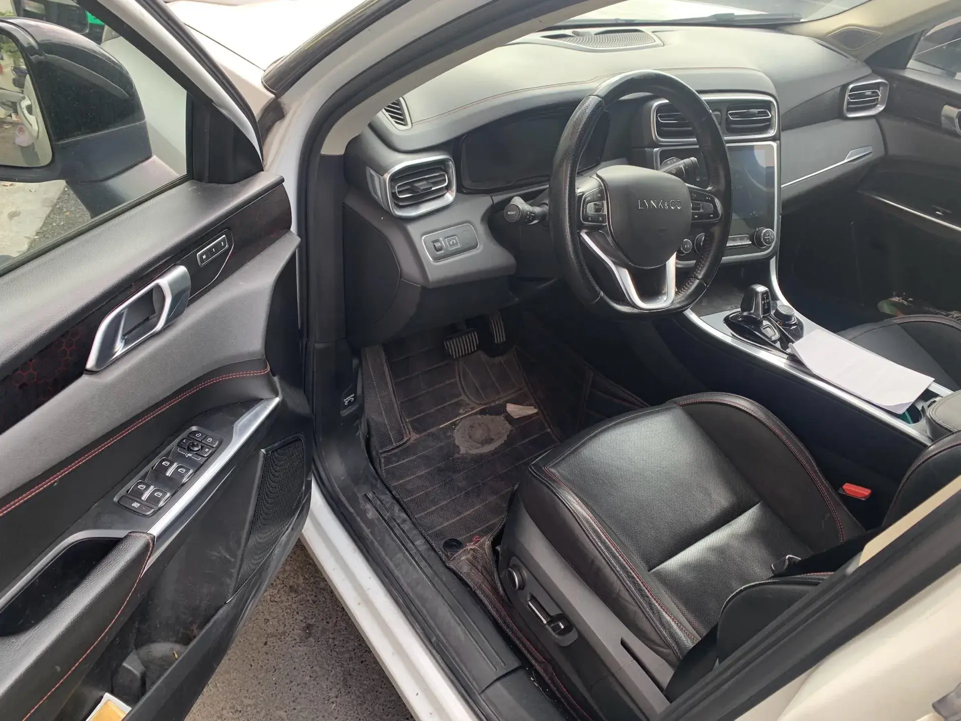 2017 LYNK&CO 01 thumbnail 3