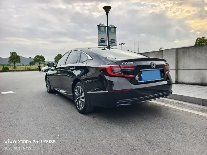 2022 HONDA ACCORD thumbnail 3