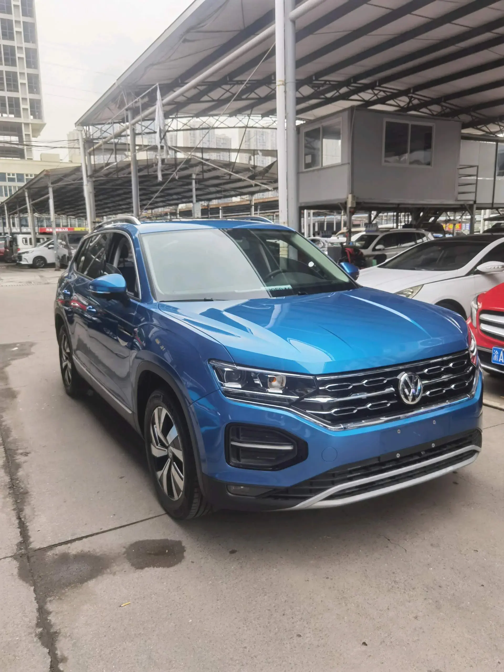 2019 VOLKSWAGEN TAYRON thumbnail 3