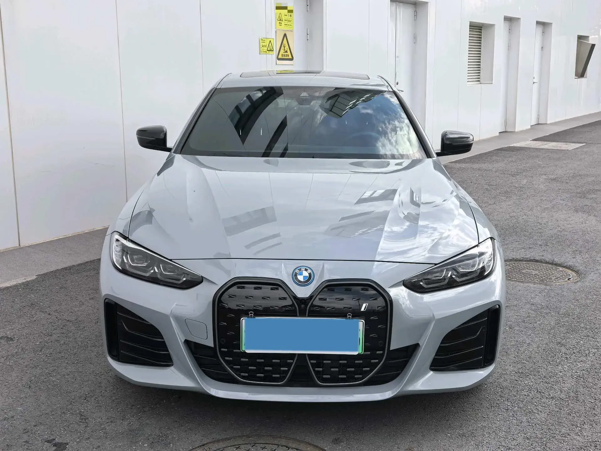 2023 BMW I4 thumbnail 2