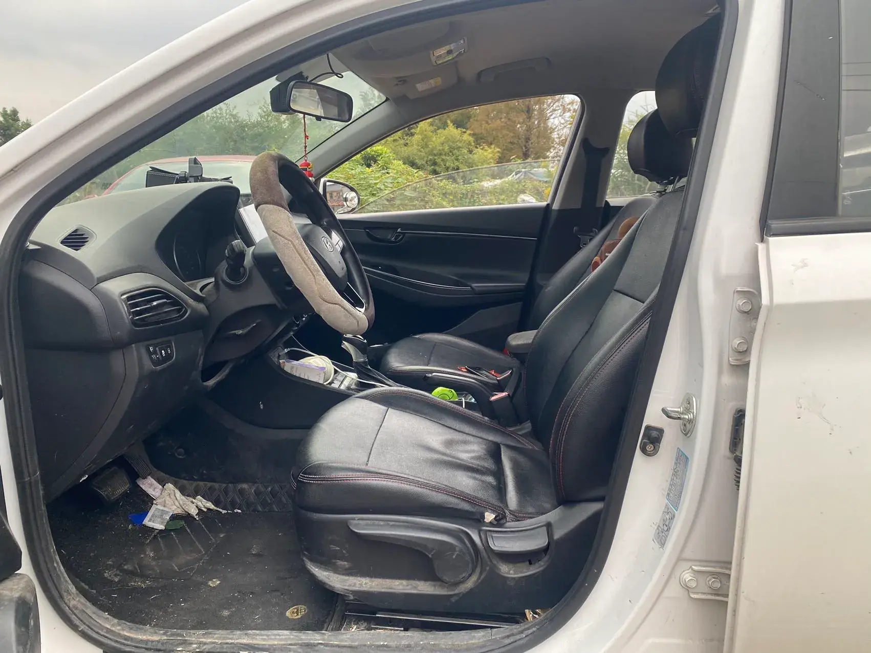 2017 HYUNDAI CELESTA thumbnail 3