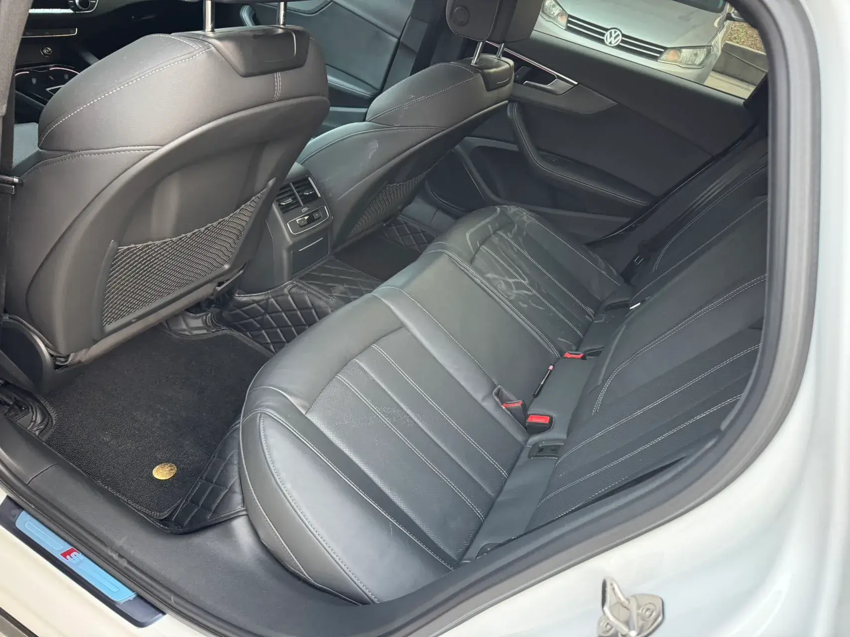 2023 AUDI A4L thumbnail 3