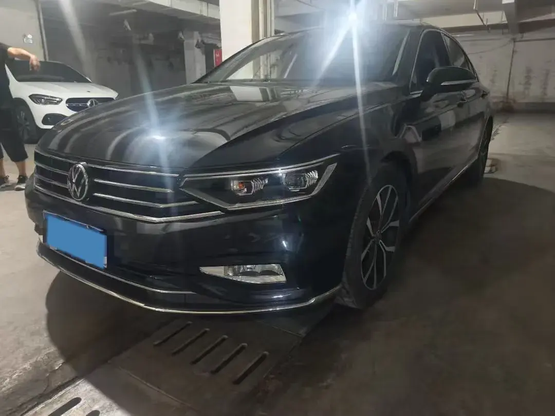 2020 VOLKSWAGEN MAGOTAN view 1