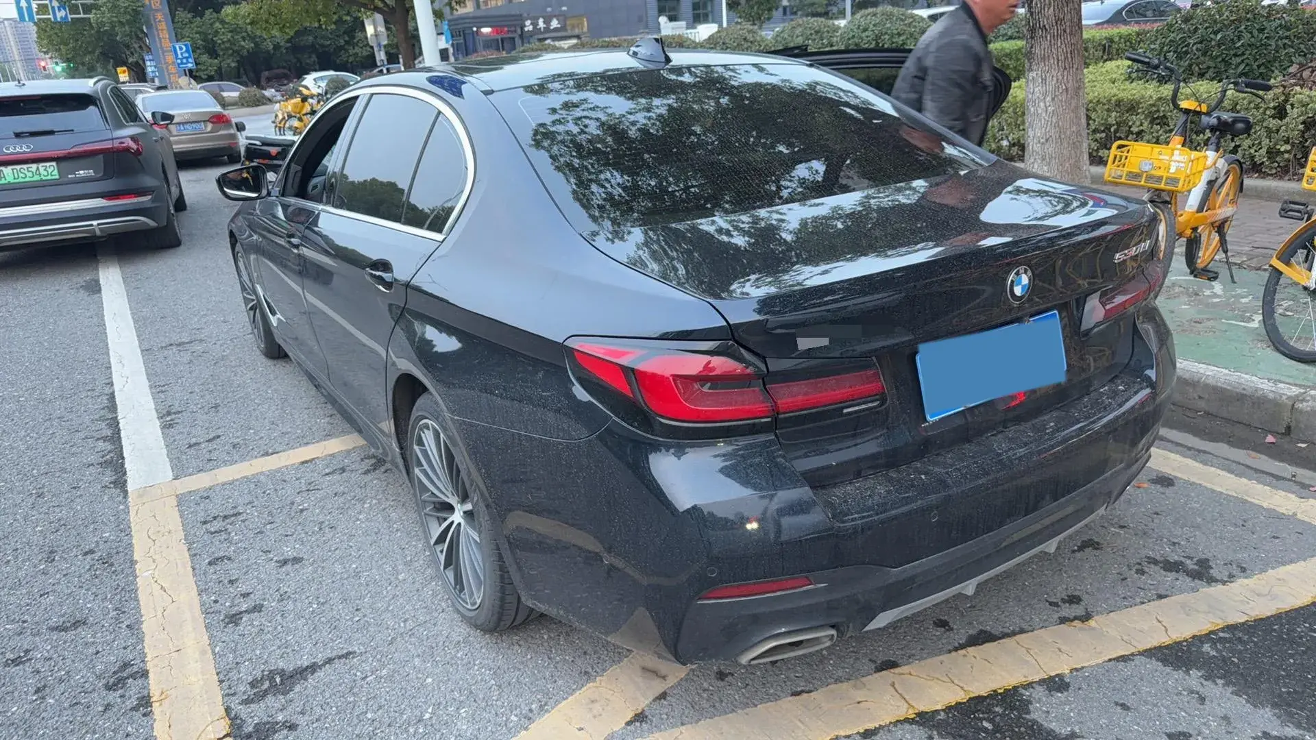 2022 BMW 5 thumbnail 4