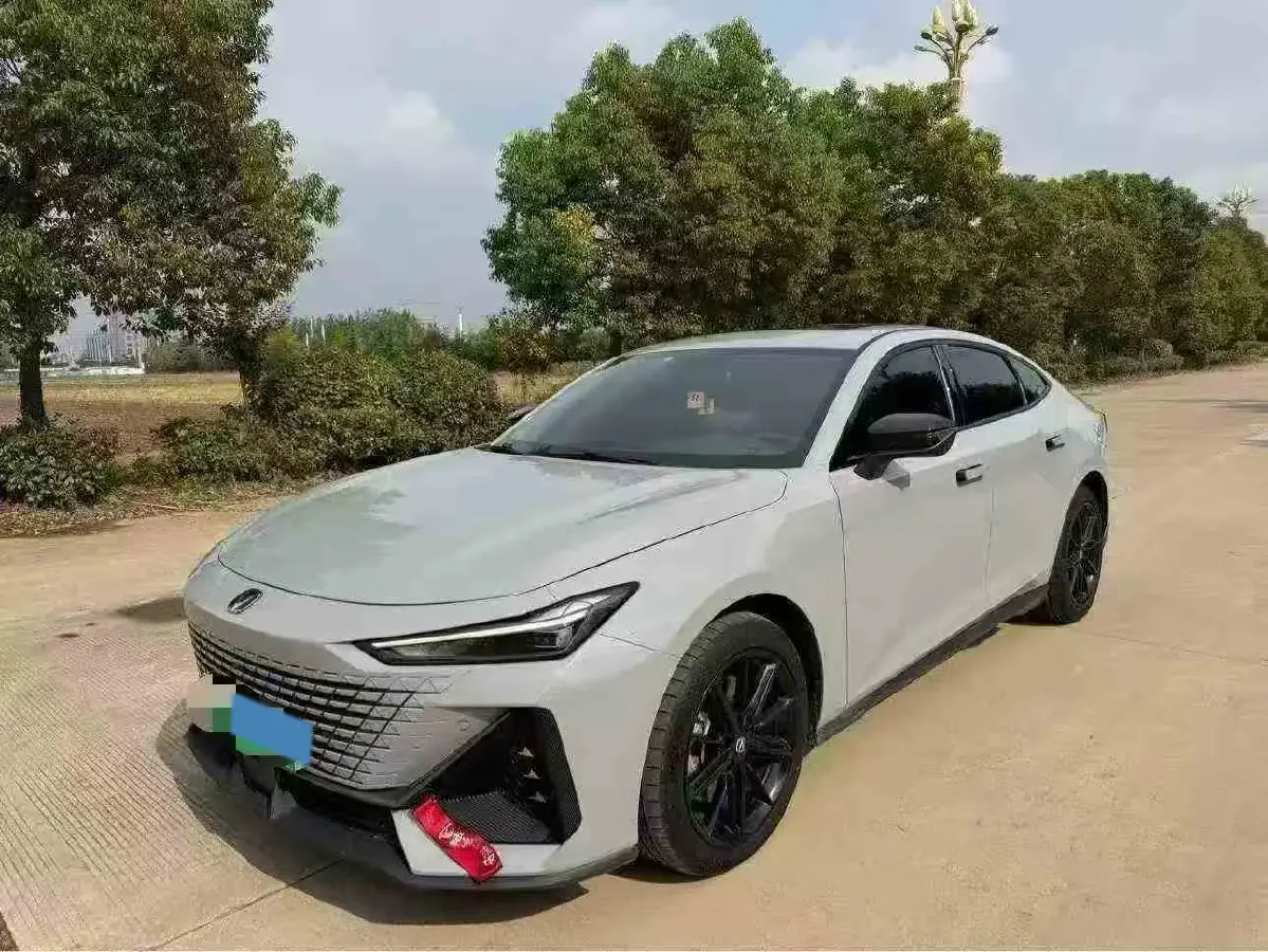 2023 ChangAn UNI-V iDD 1.5T 170HP L4 6TCT PHEV 18.4KWH