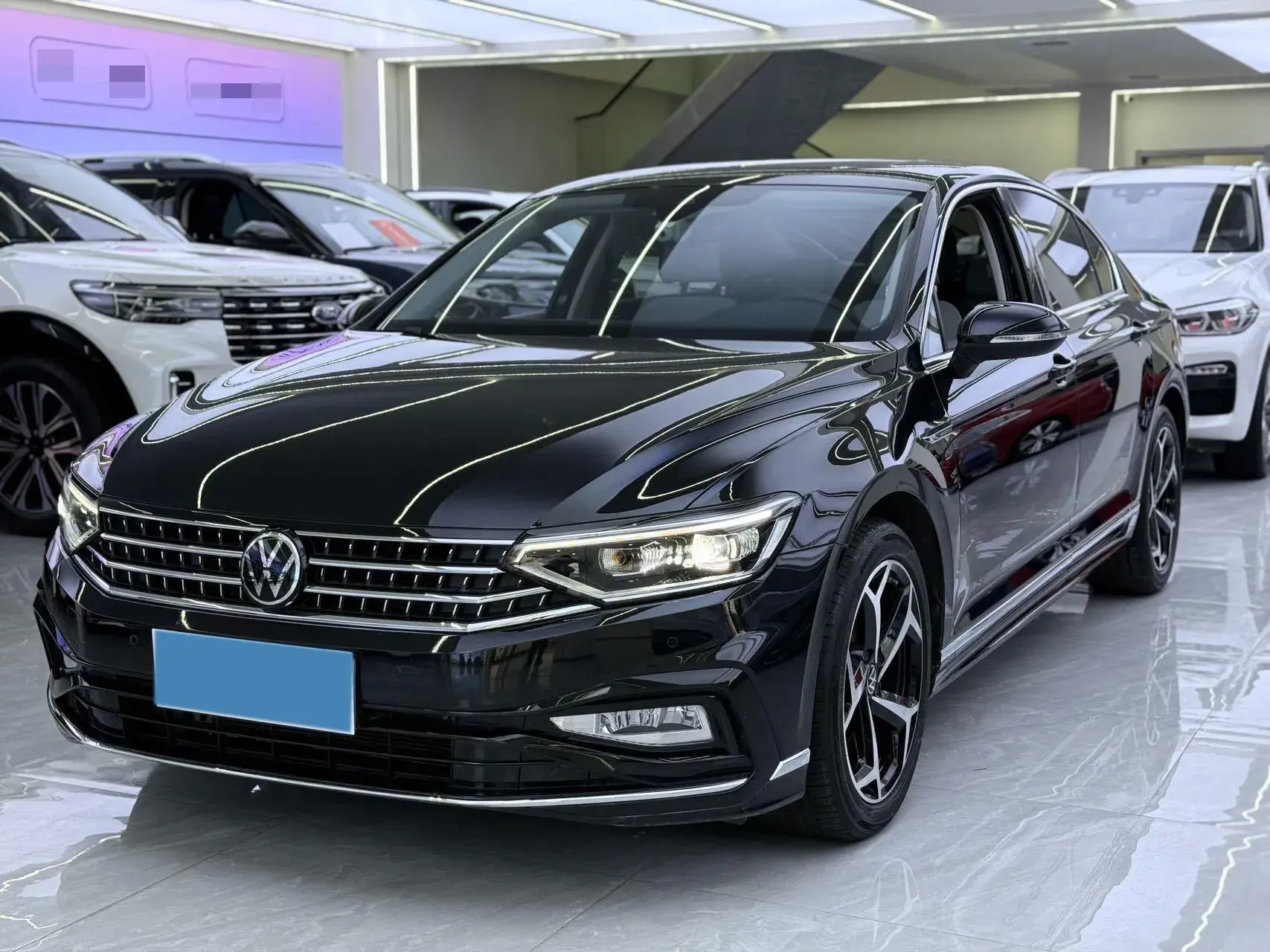 2025 VOLKSWAGEN MAGOTAN view 1