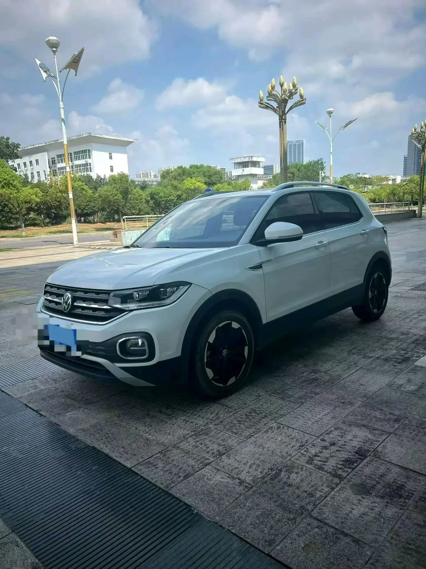 2021 VOLKSWAGEN TACQUA view 1