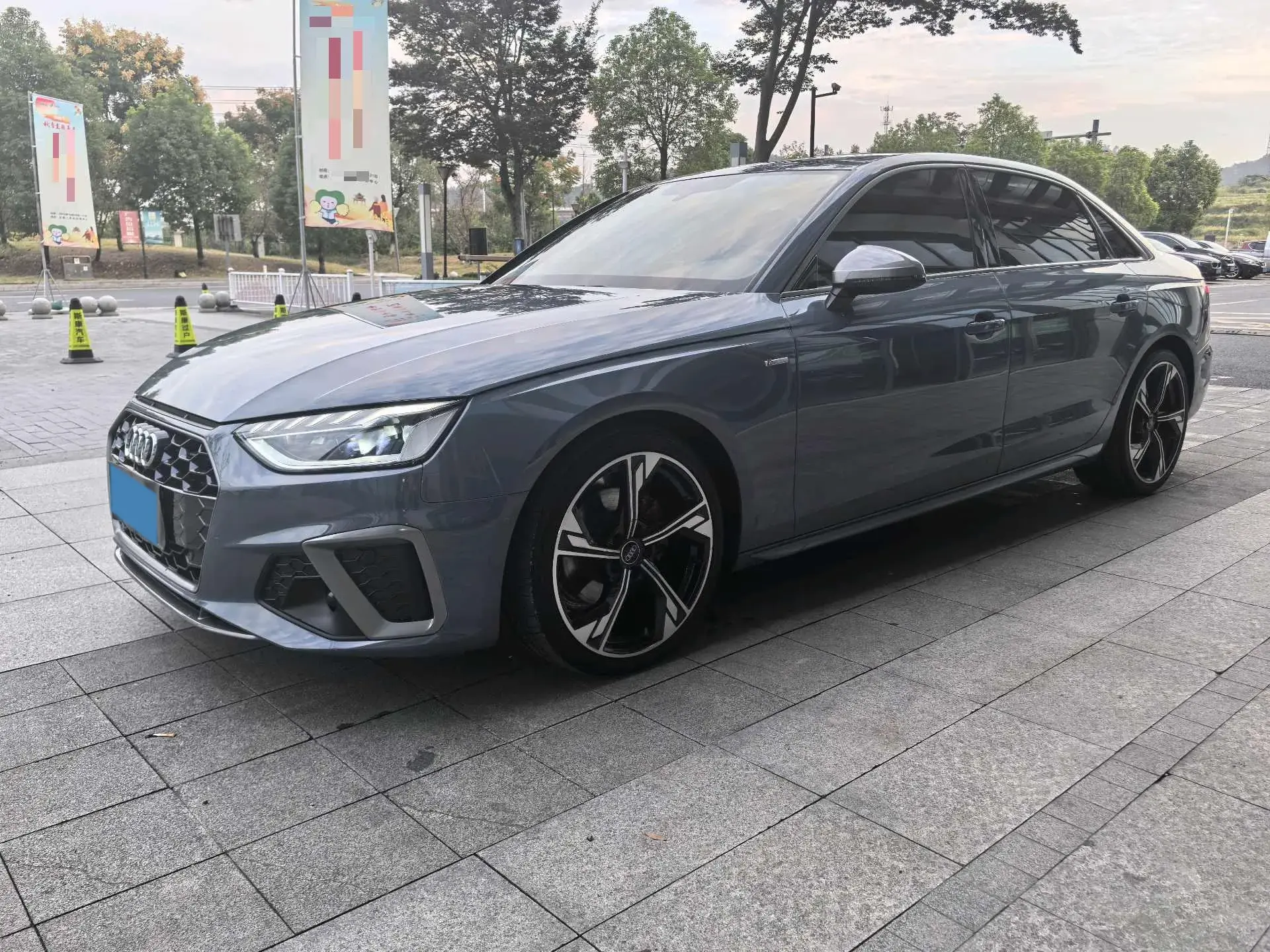 2022 AUDI A4L view 1