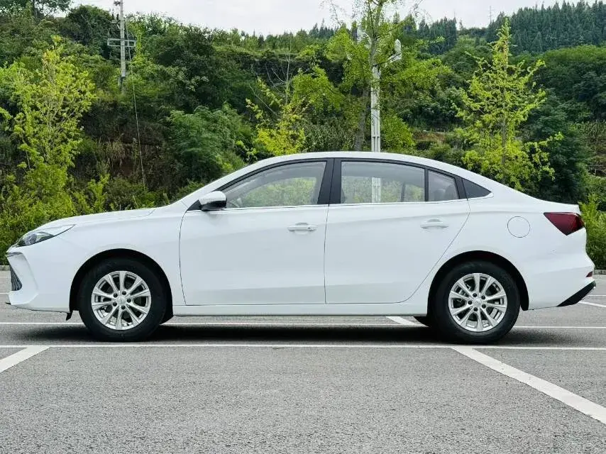 2023 ROEWE I5 thumbnail 3