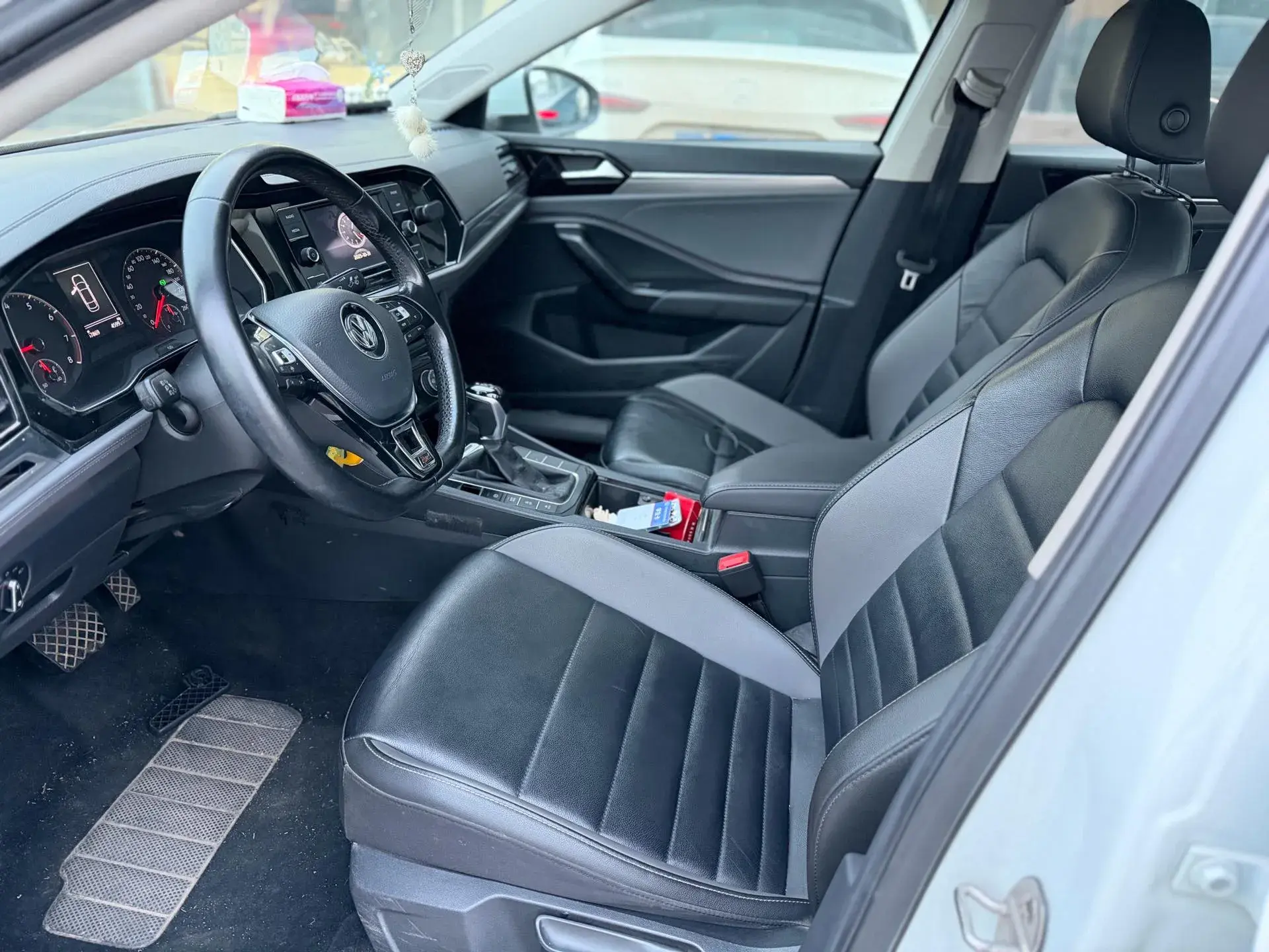 2019 VOLKSWAGEN SAGITAR thumbnail 3