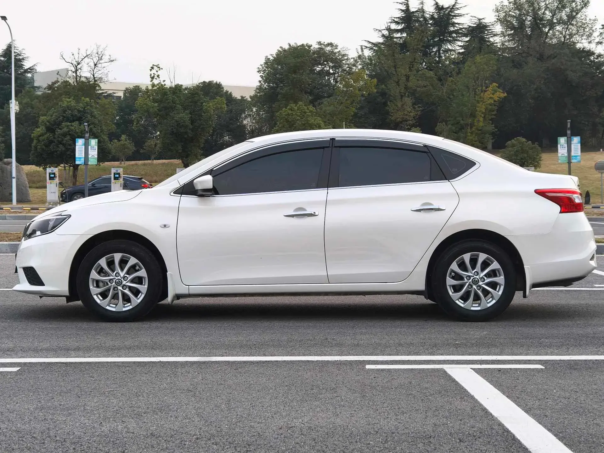 2022 NISSAN SYLPHY thumbnail 4