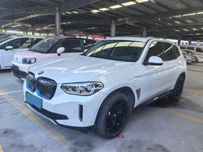 2020 BMW X1 view 1