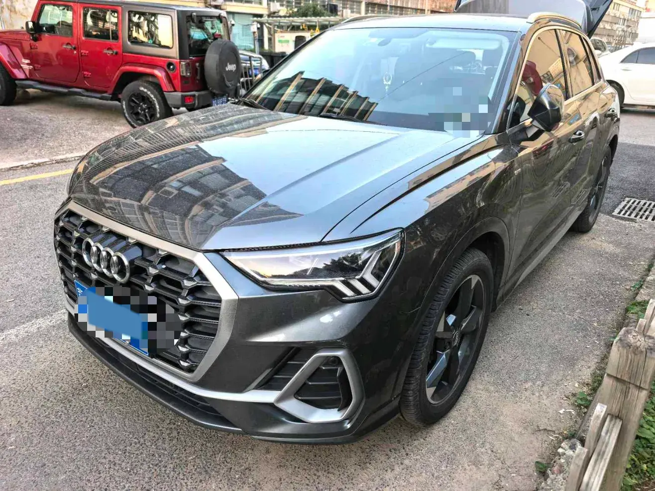 2019 AUDI Q3 view 1