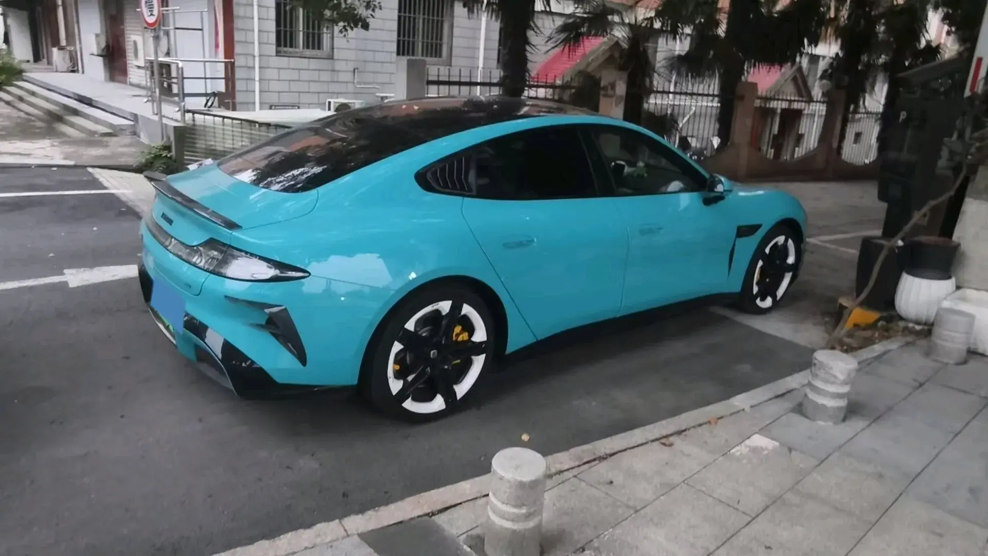 2024 MI SU7 thumbnail 2