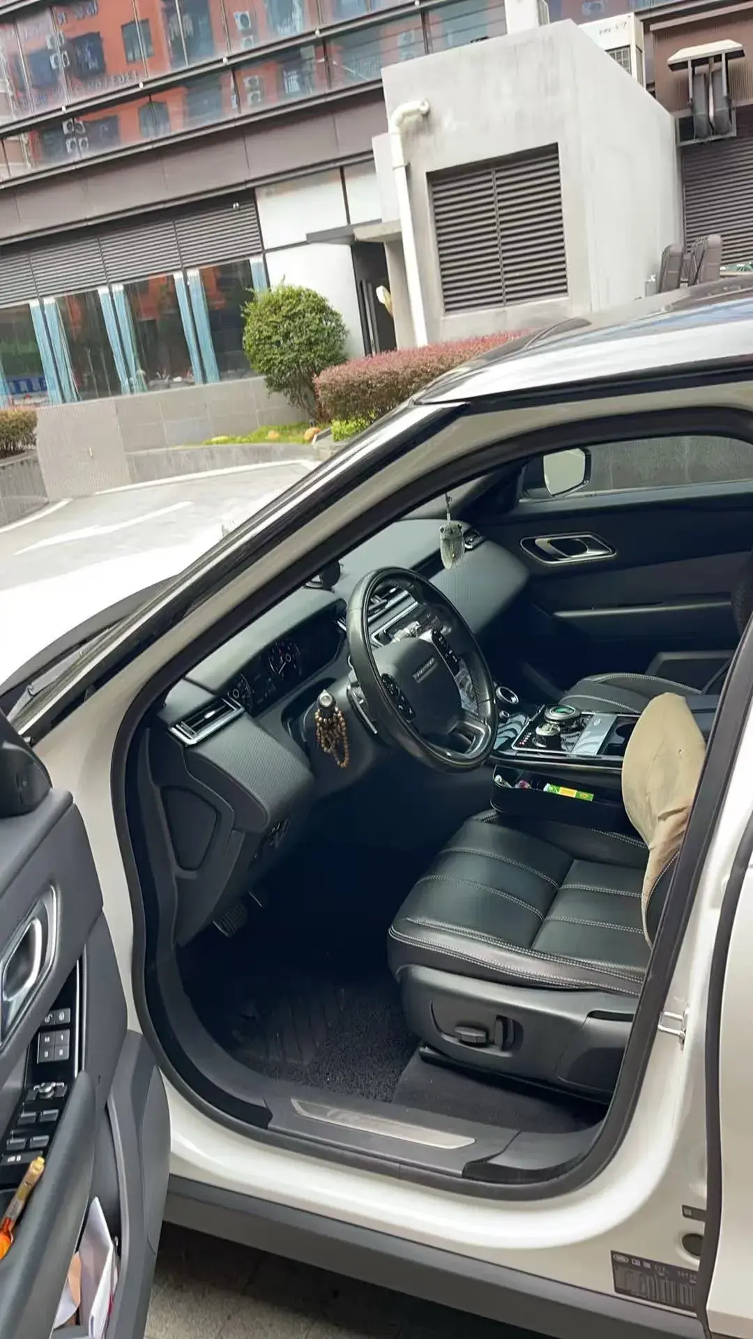 2018 LAND ROVER thumbnail 4