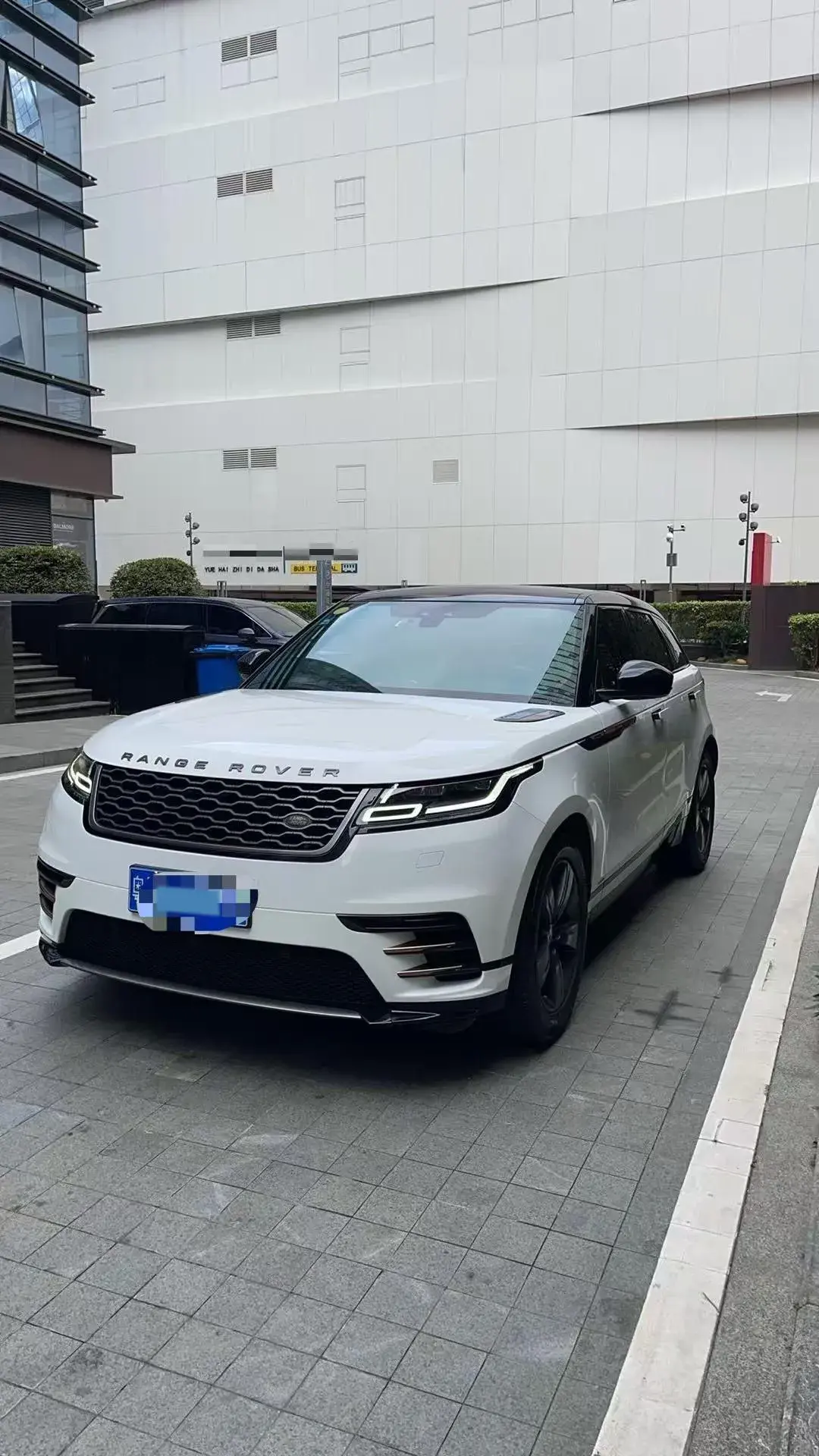 2018 LAND ROVER view 1