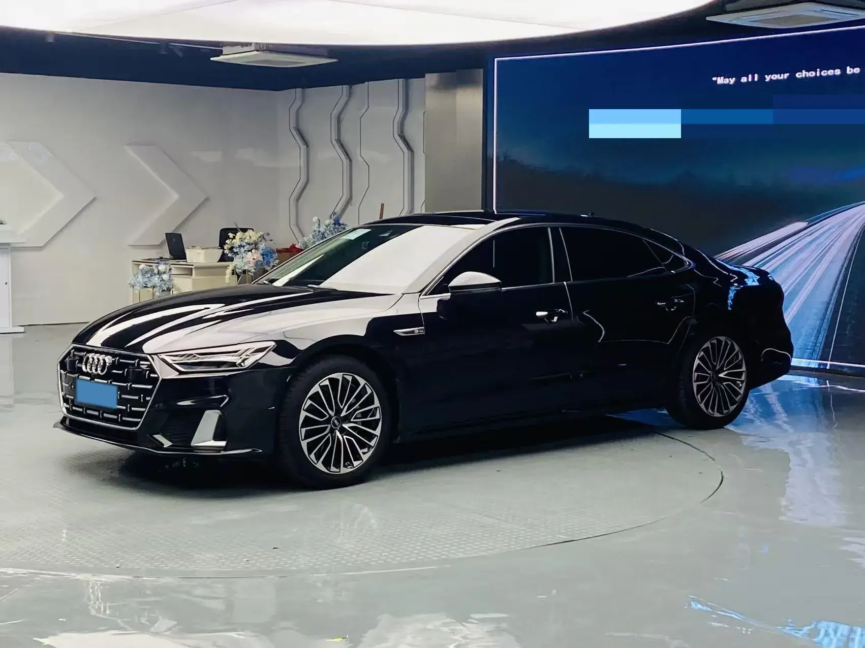 2024 AUDI A7L view 1