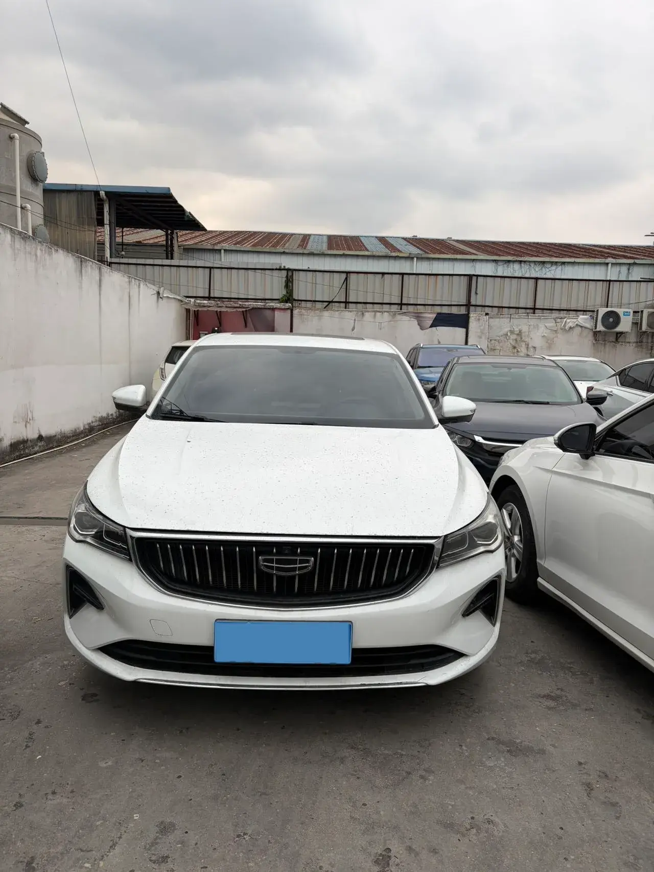 2022 GEELY EMGRAND thumbnail 2