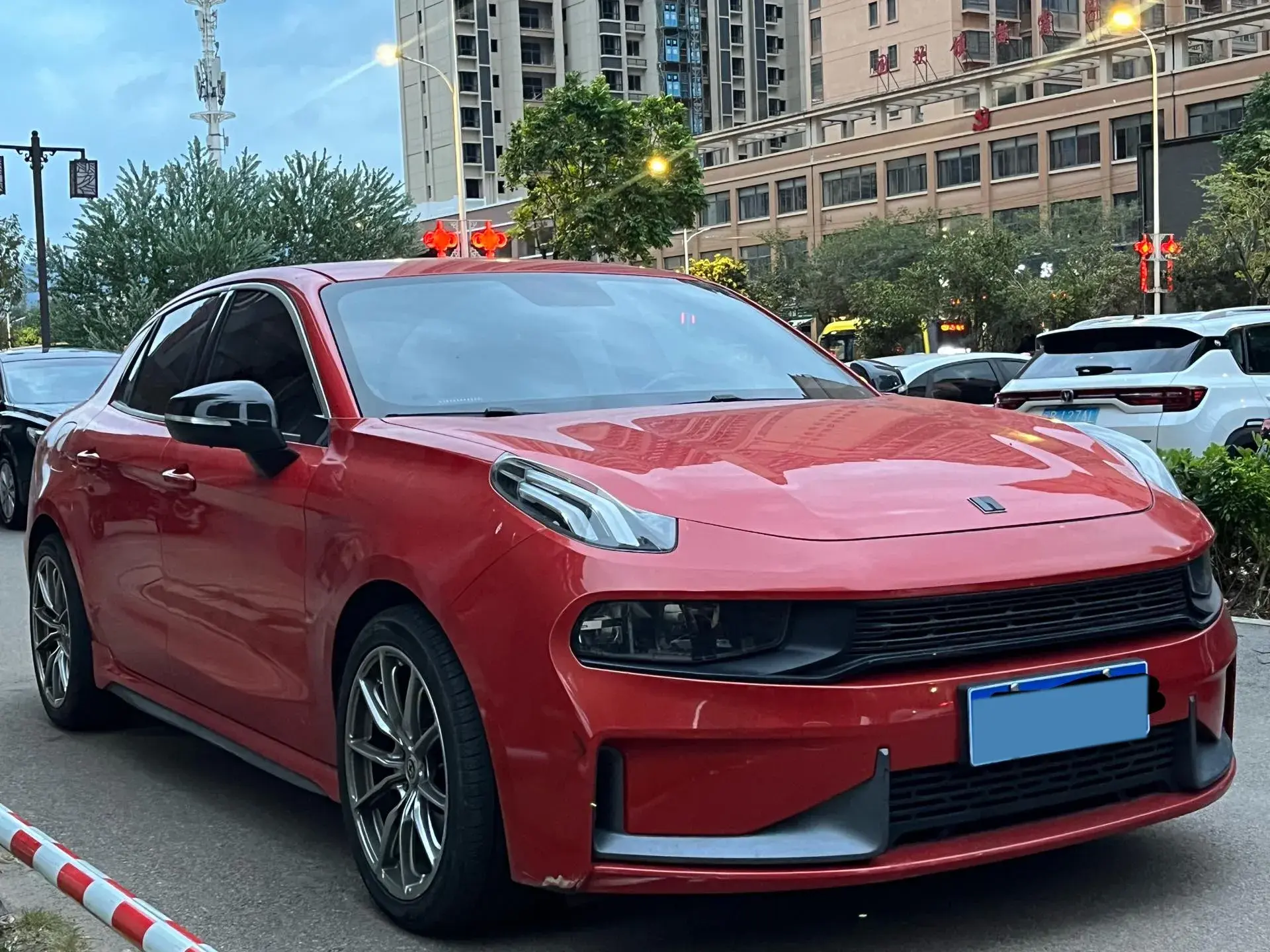 2019 LYNK&CO 03 thumbnail 3