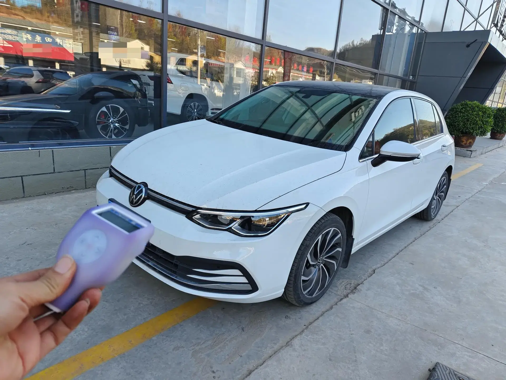 2023 VOLKSWAGEN GOLF view 1