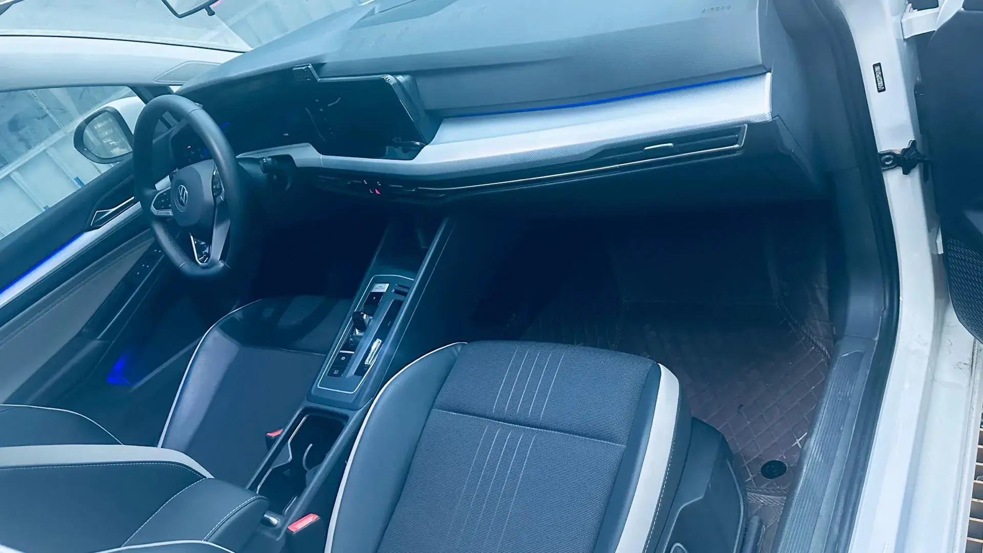 2023 VOLKSWAGEN GOLF thumbnail 4