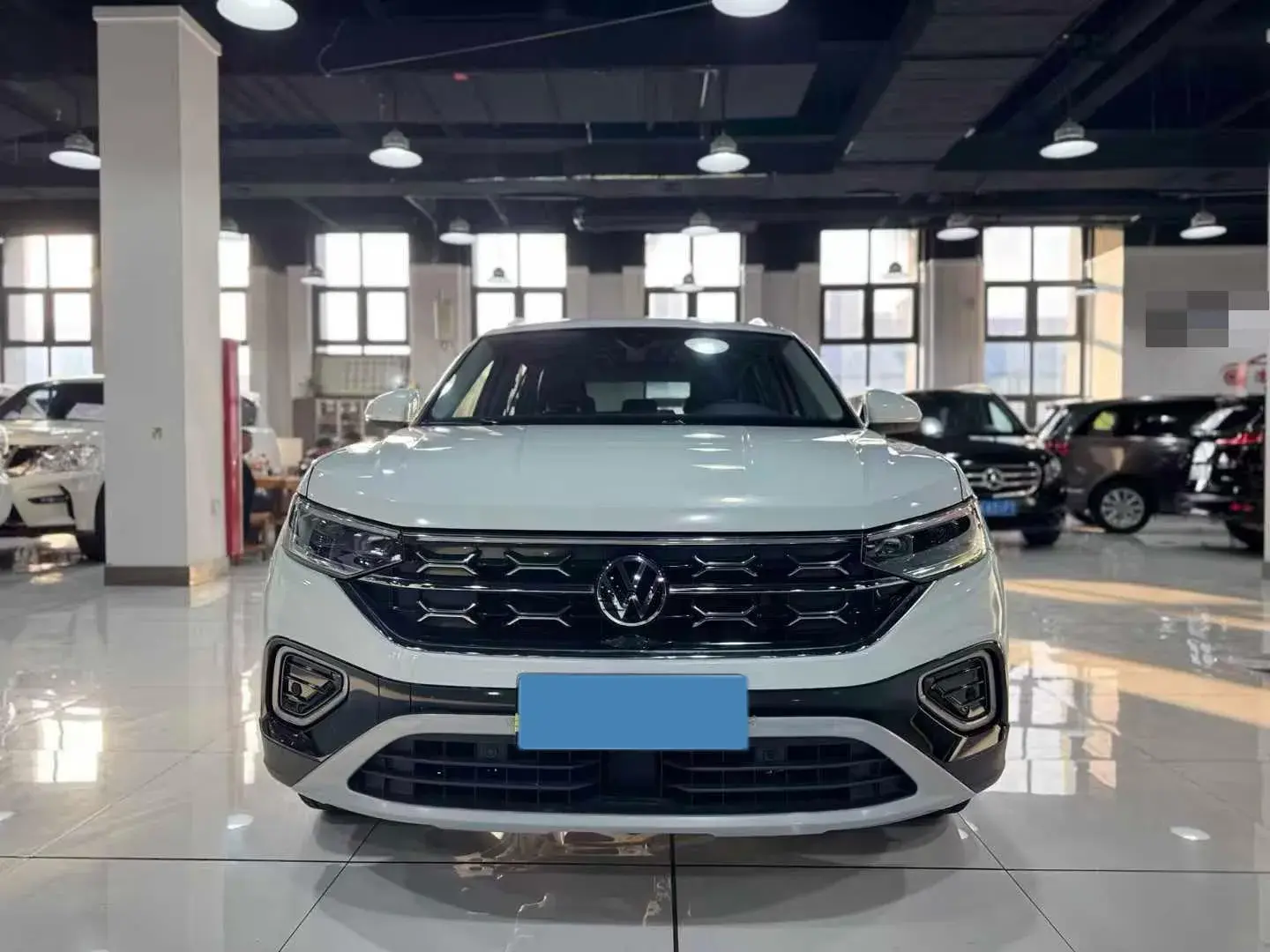 2023 VOLKSWAGEN TAYRON thumbnail 2