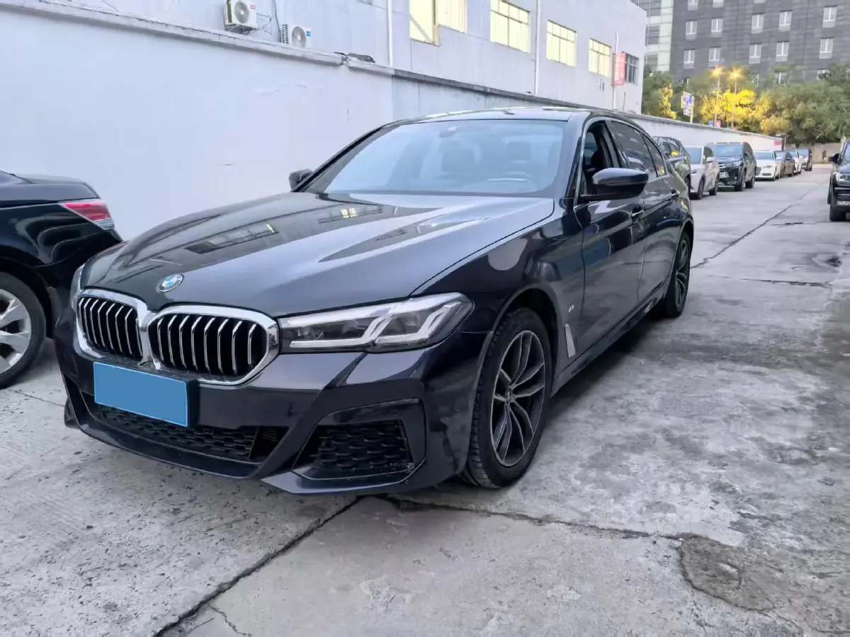 2022 BMW 5 Series 2.0T 184HP L4 8AT