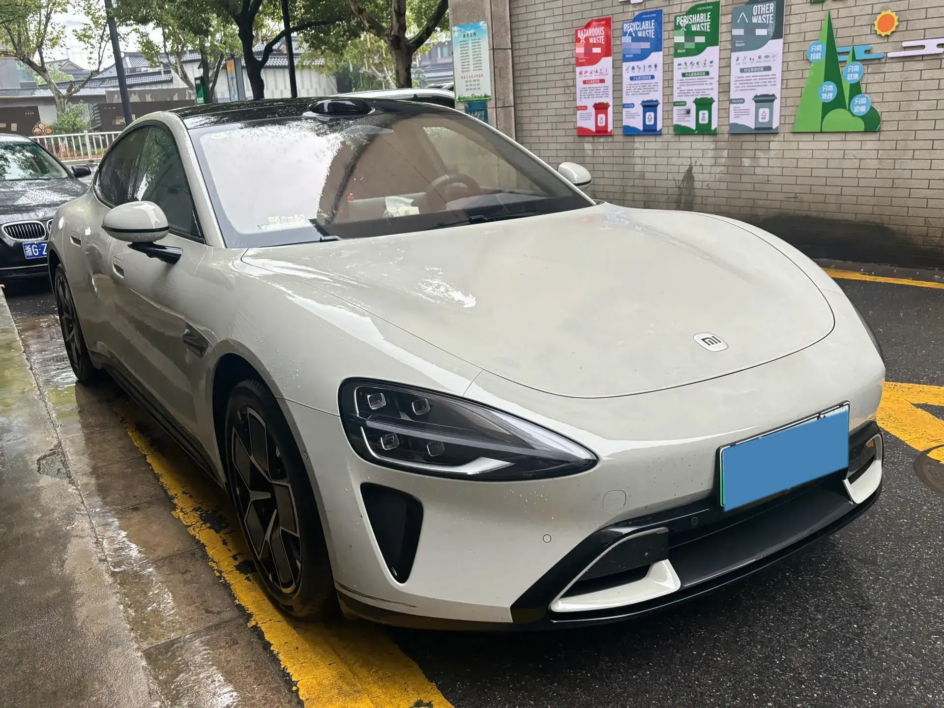 2024 MI SU7 thumbnail 3