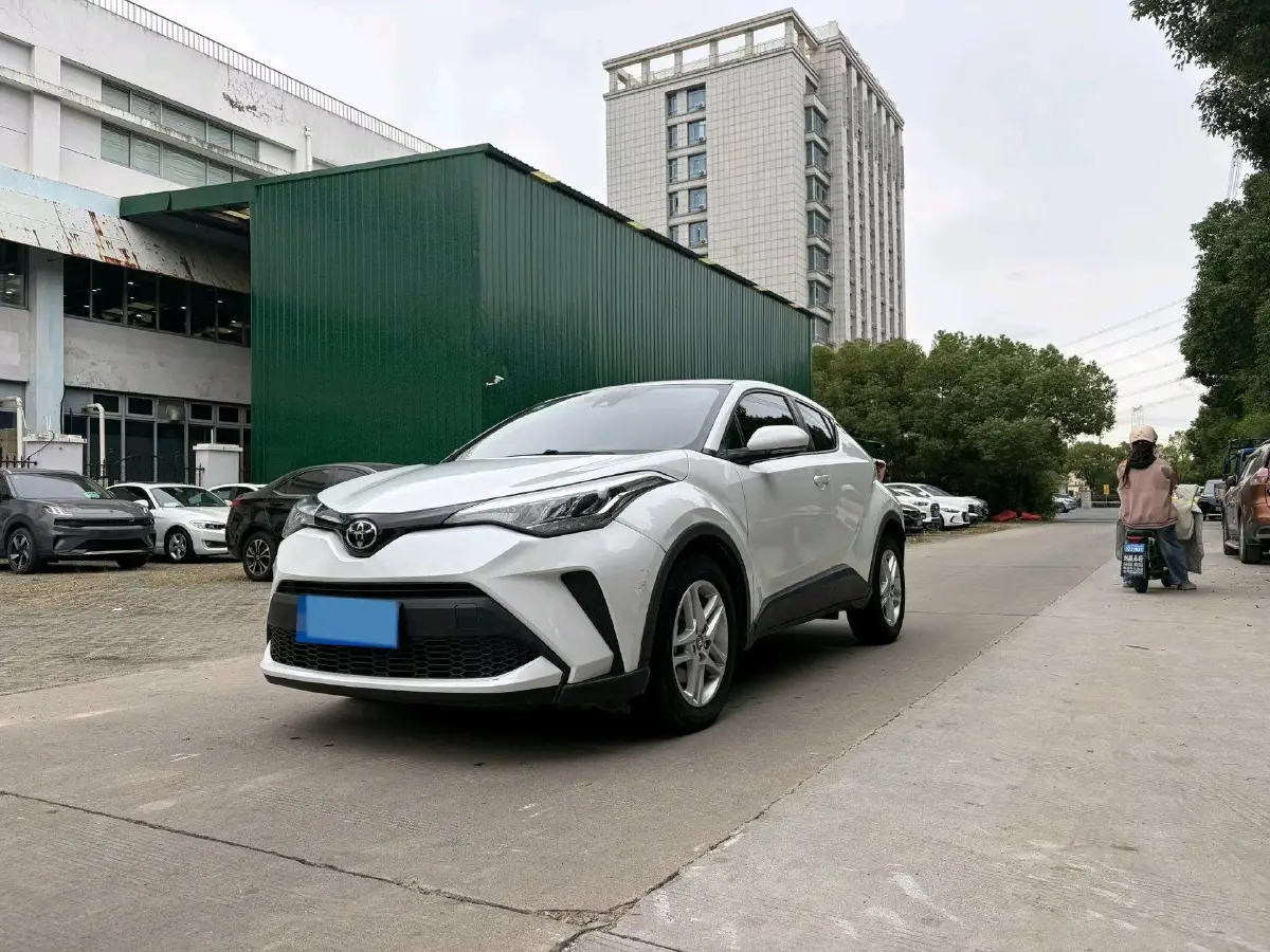 2020 Toyota C-HR 2.0L 171HP L4 CVT