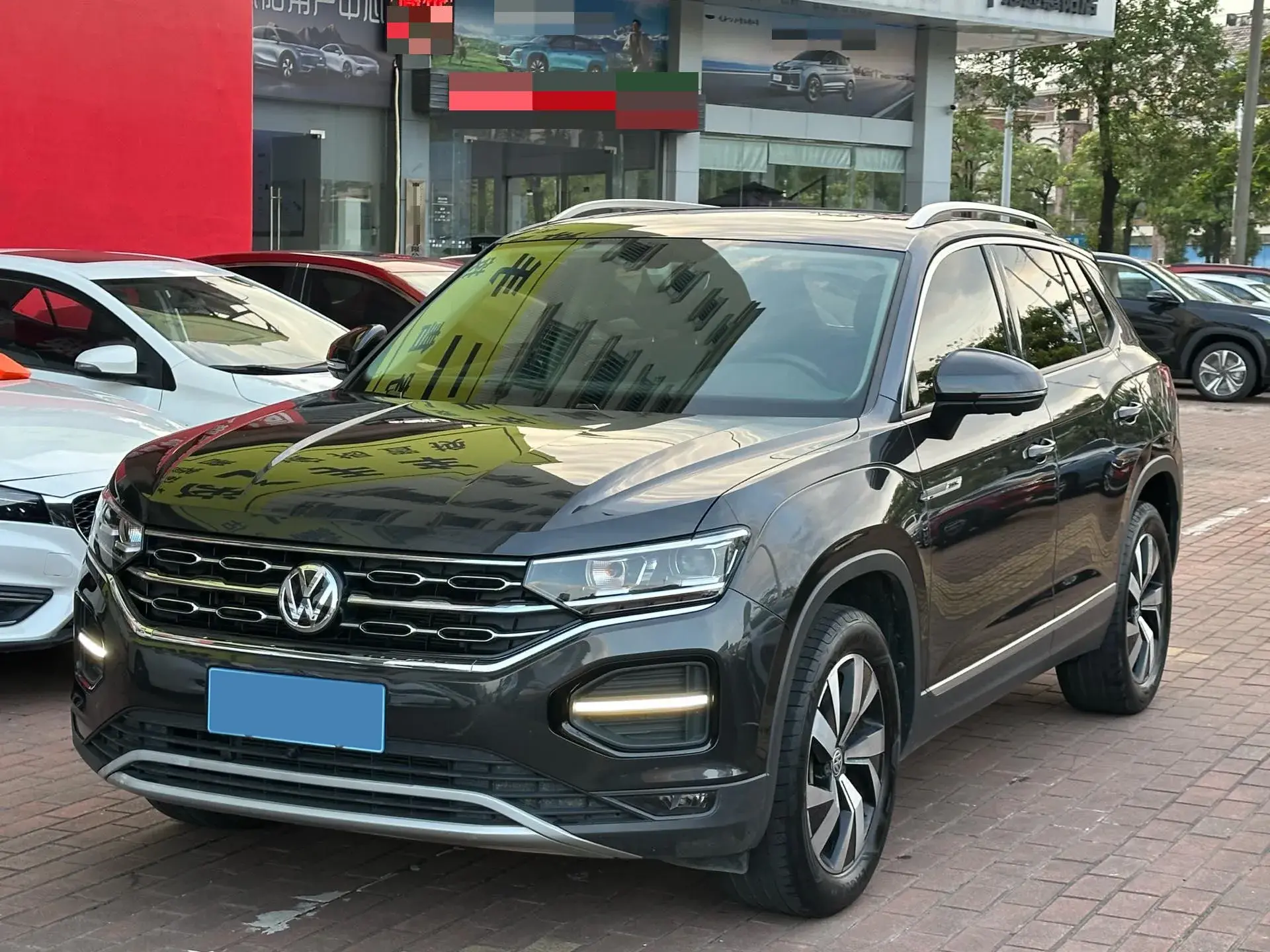 2020 VOLKSWAGEN TAYRON view 1