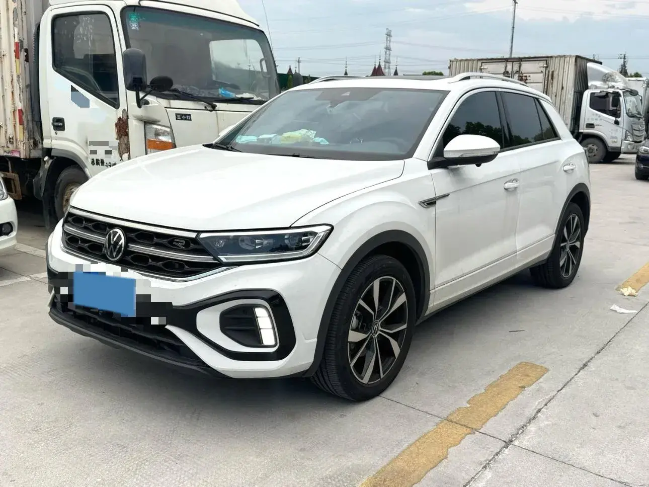 2024 VOLKSWAGEN T-ROC view 1