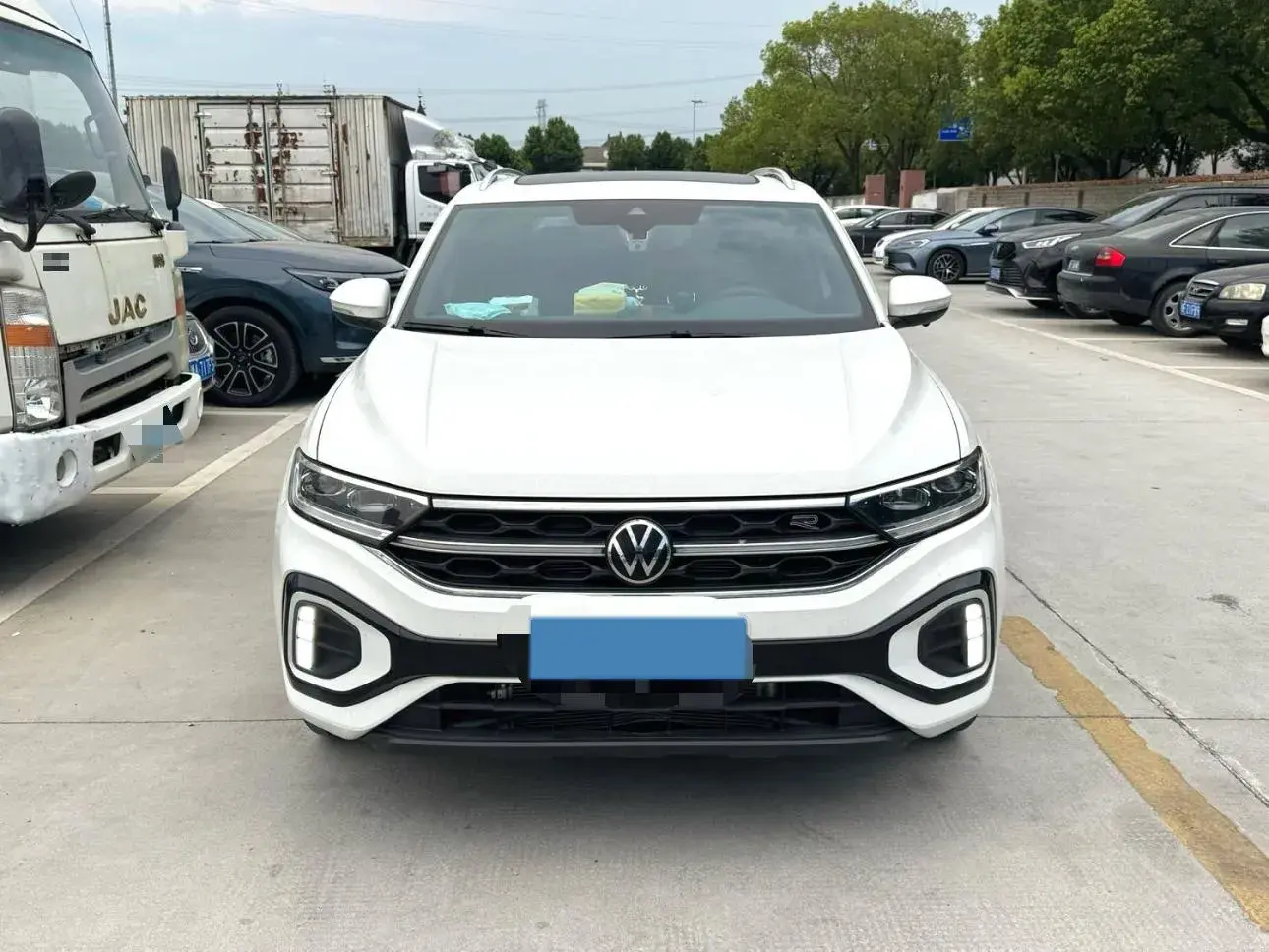 2024 VOLKSWAGEN T-ROC thumbnail 3