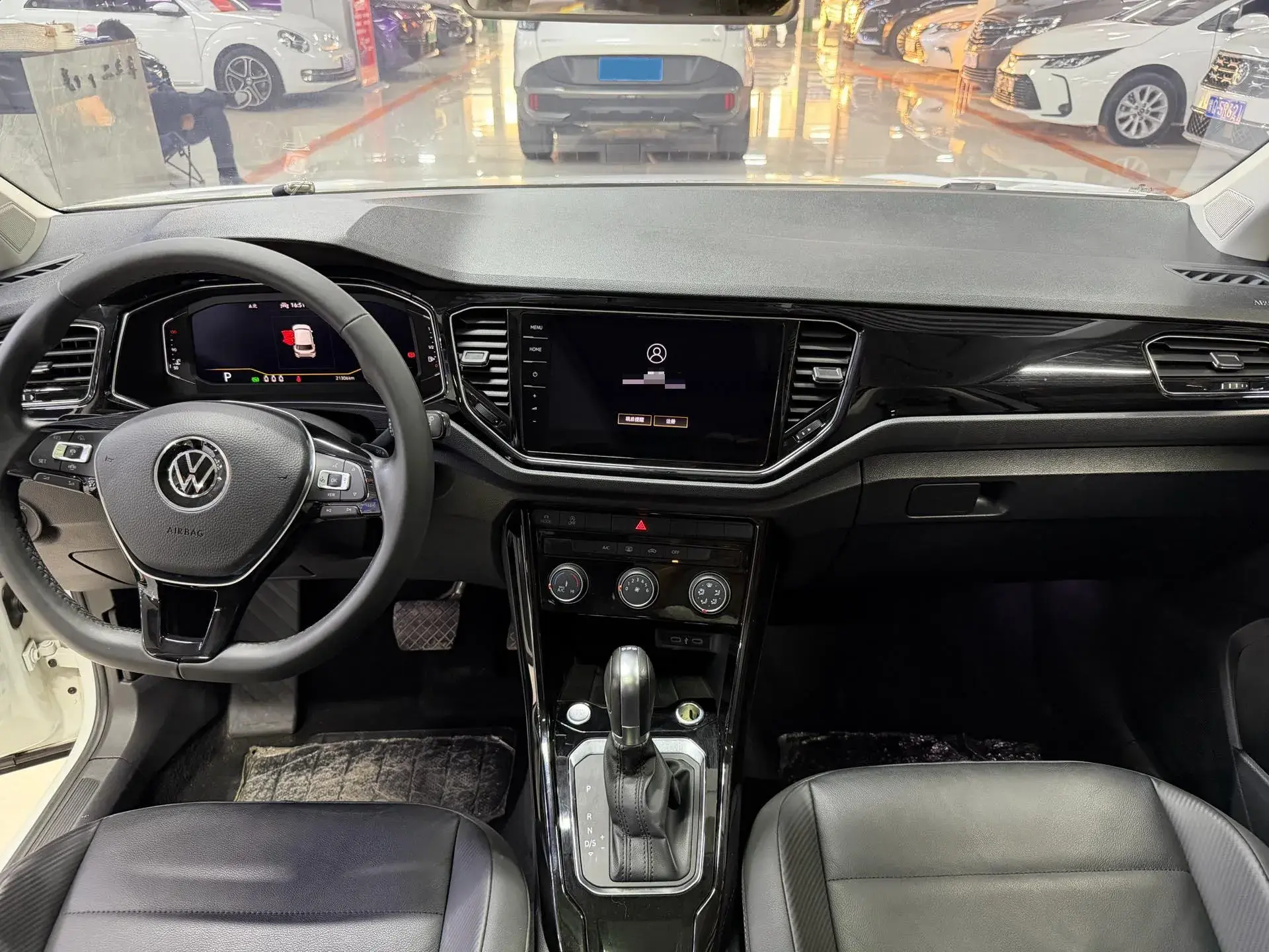 2021 VOLKSWAGEN T-ROC thumbnail 3