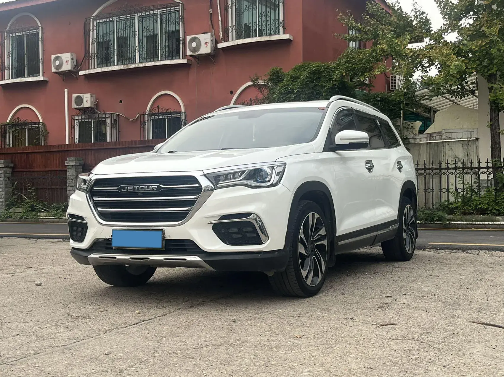 2019 JETOUR X90 view 1
