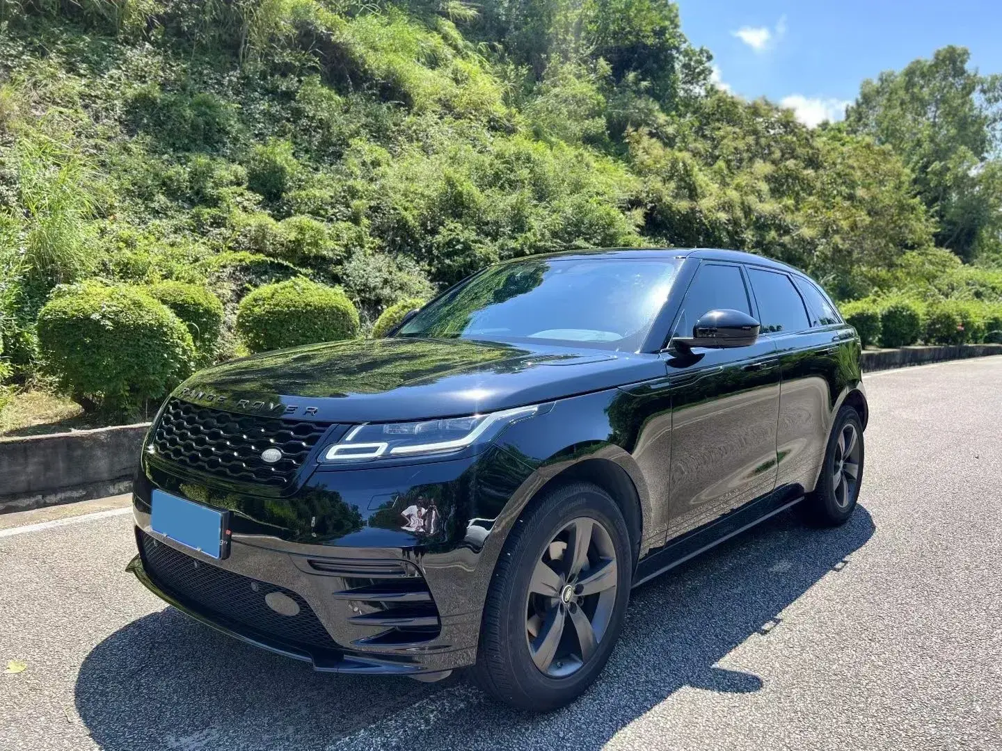 2020 LAND ROVER view 1