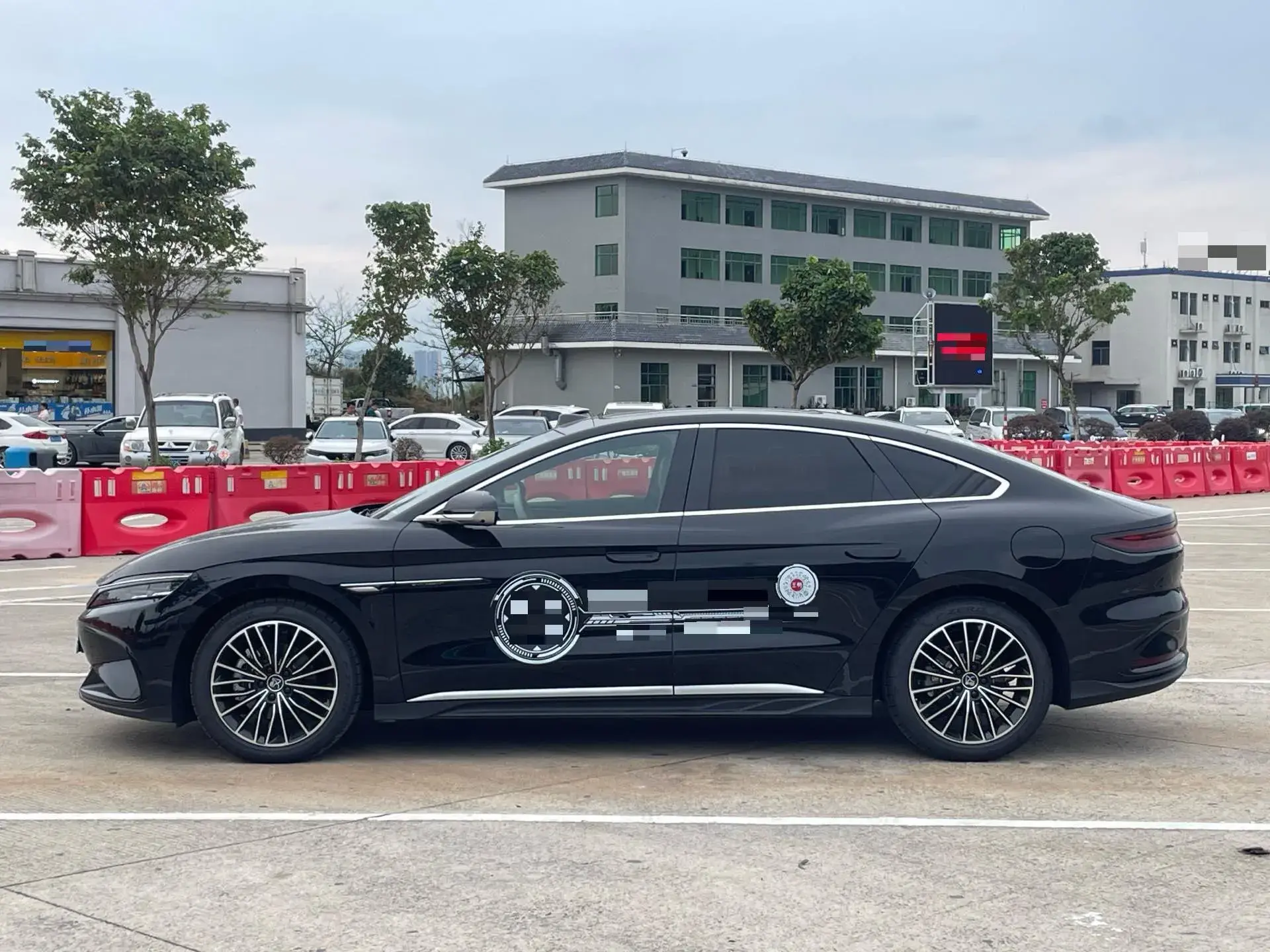 2025 BYD HAN thumbnail 3