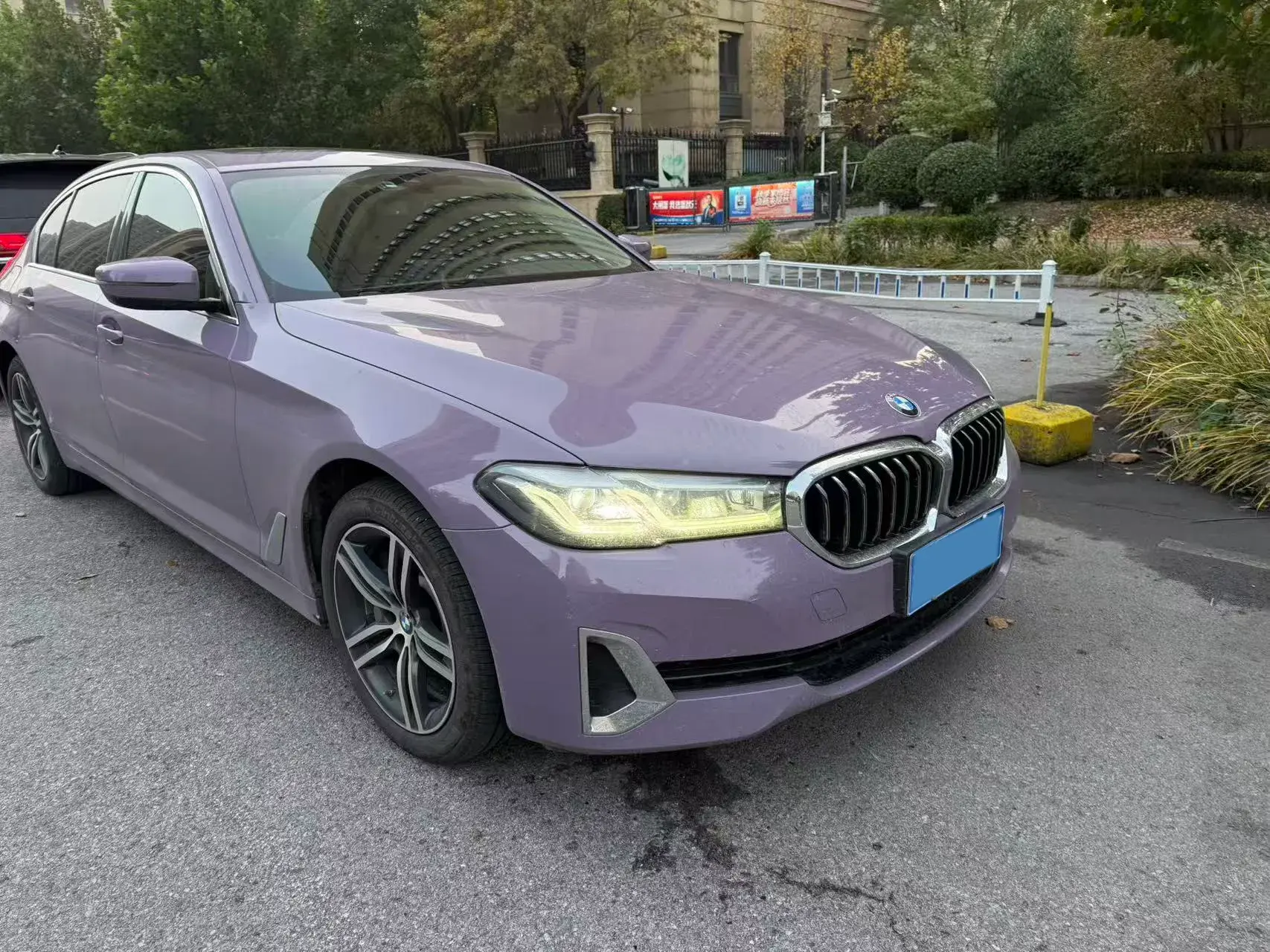 2021 BMW 5 thumbnail 2
