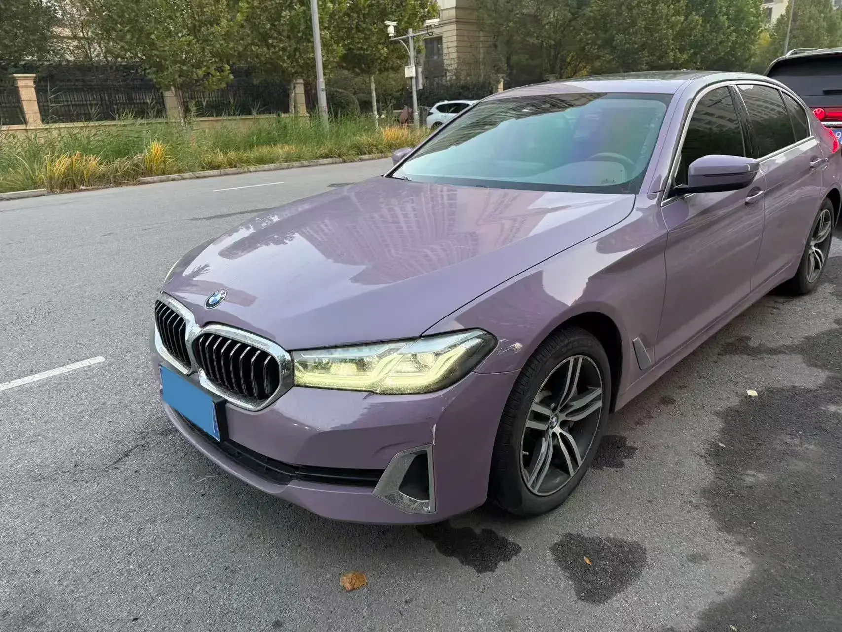 2021 BMW 5 view 1