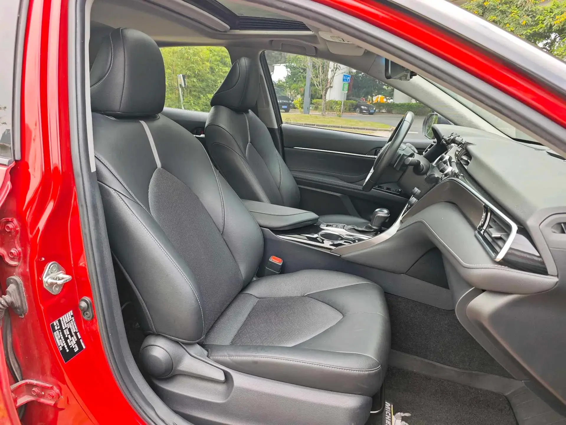 2019 TOYOTA CAMRY thumbnail 3