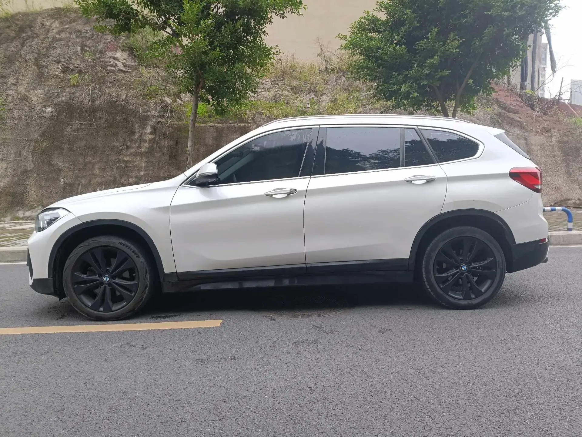 2021 BMW X1 thumbnail 4