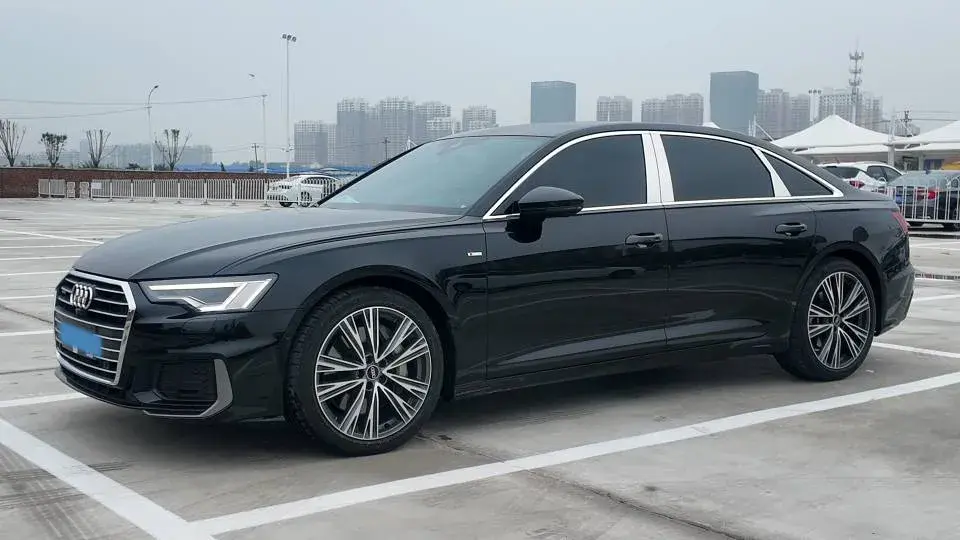 2022 AUDI A6L view 1