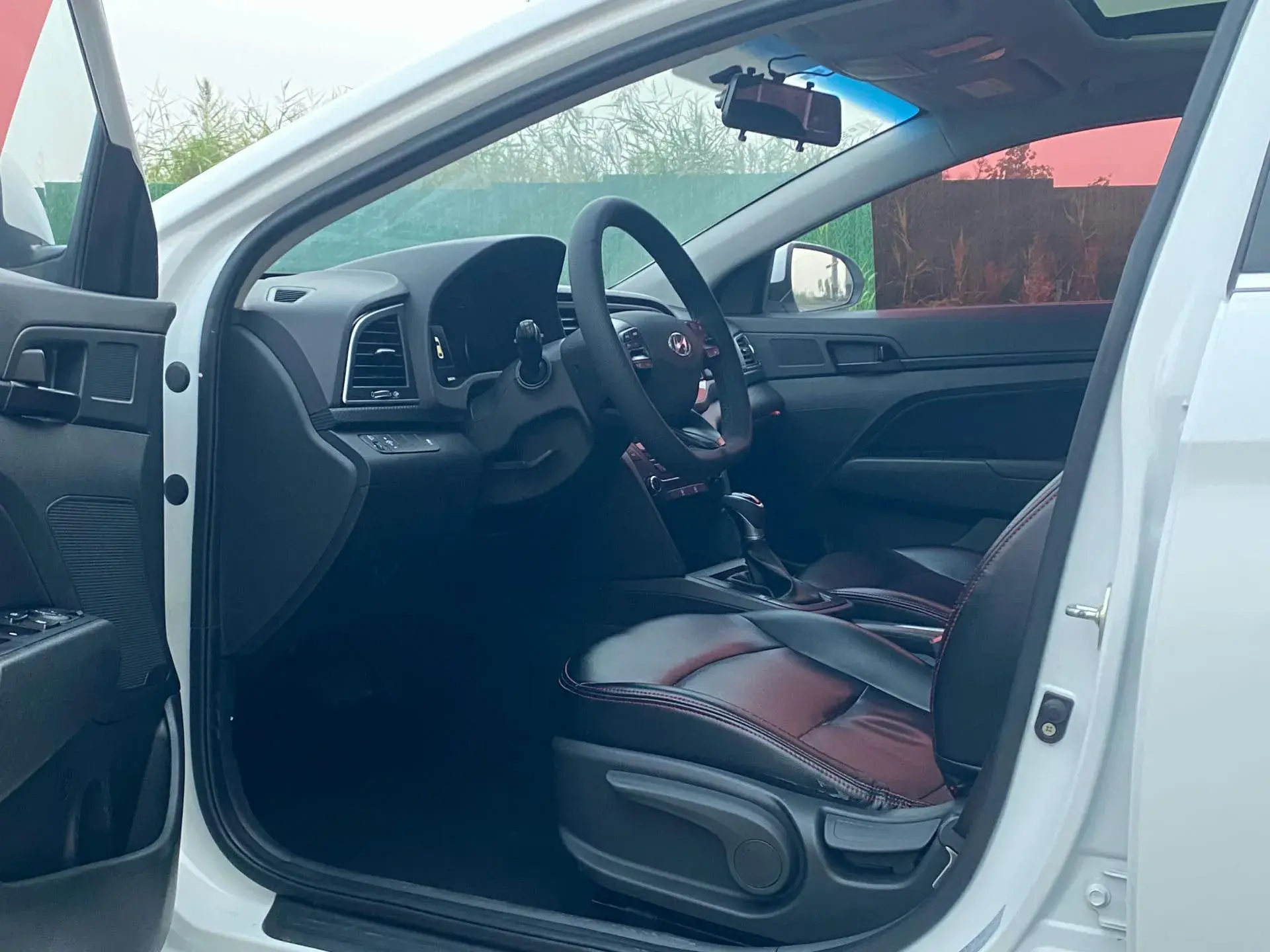 2018 HYUNDAI ELANTRA thumbnail 4